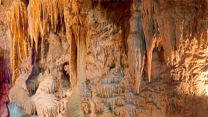 Smoke hole Caverns